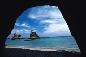 犬城海岸と馬立の岩屋